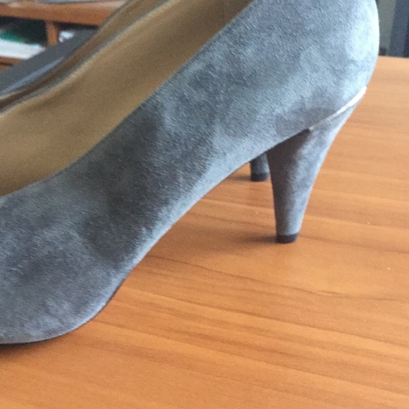 - Michael Kors Lizzy Suede Pointed Toe Classic Pumps - Picture 7 of 12